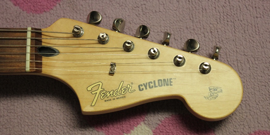 The Unique Guitar Blog: The Fender Cyclone